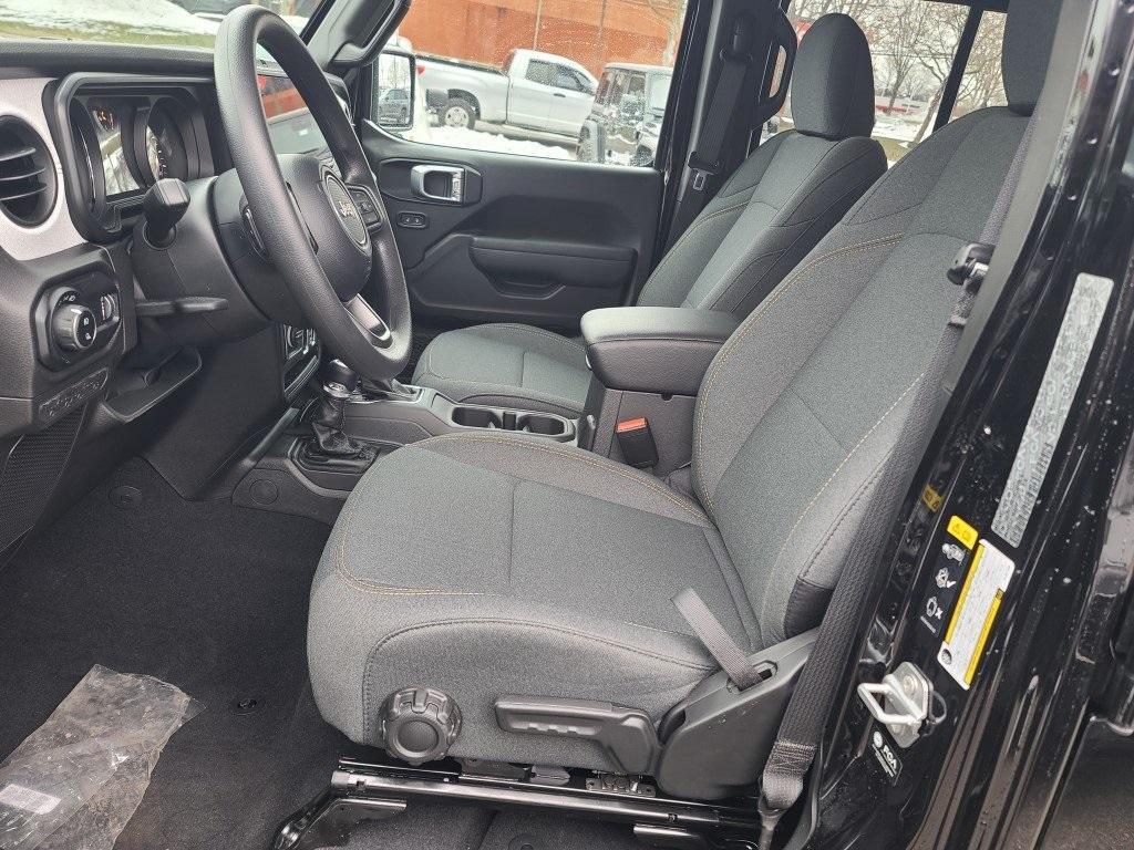 new 2025 Jeep Gladiator car, priced at $39,947