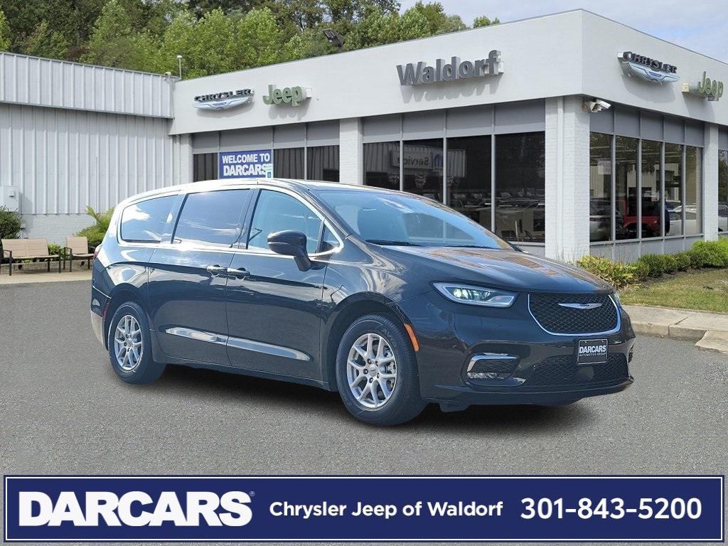 used 2023 Chrysler Pacifica car, priced at $21,371