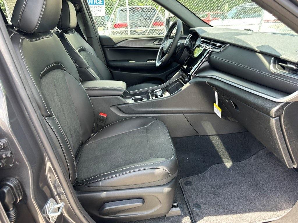 new 2025 Jeep Grand Cherokee car