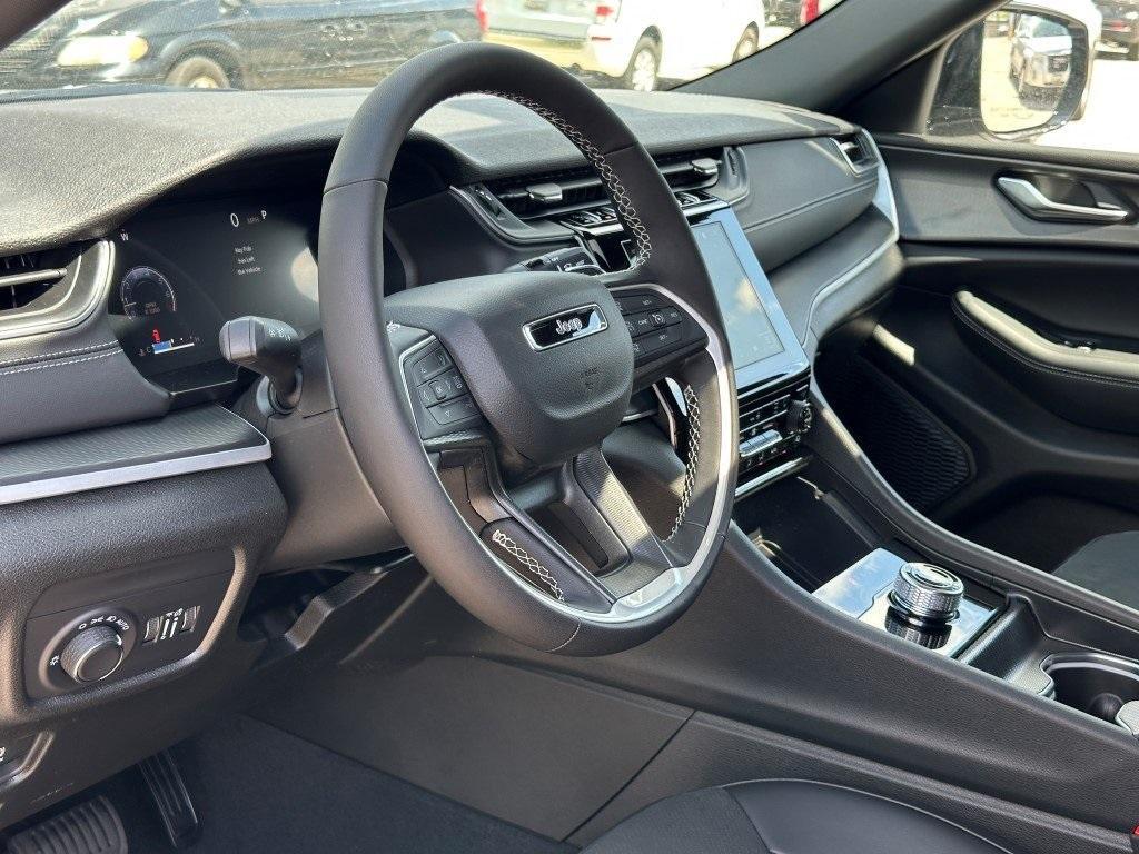 new 2025 Jeep Grand Cherokee car