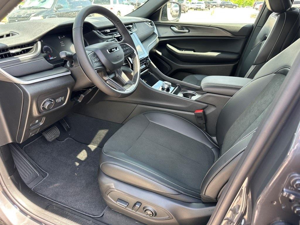 new 2025 Jeep Grand Cherokee car