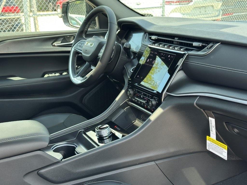 new 2025 Jeep Grand Cherokee car