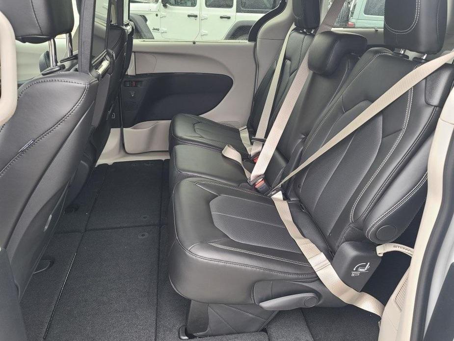 new 2024 Chrysler Pacifica car, priced at $50,445