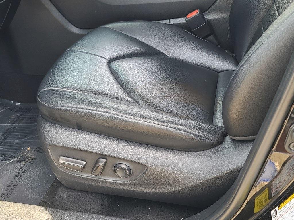 used 2022 Toyota Highlander car, priced at $31,399