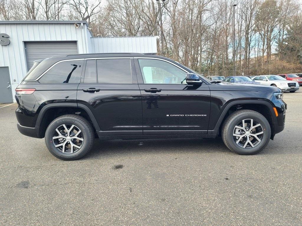 new 2025 Jeep Grand Cherokee car, priced at $47,310