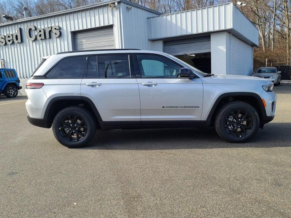 new 2024 Jeep Grand Cherokee car, priced at $43,019