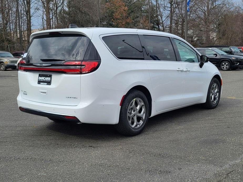 new 2024 Chrysler Pacifica car, priced at $52,370
