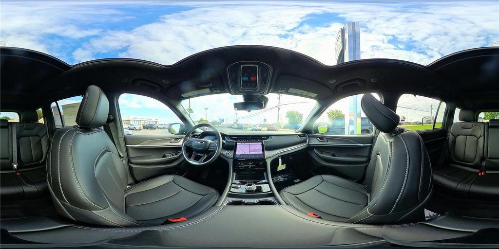 new 2025 Jeep Grand Cherokee car, priced at $48,224