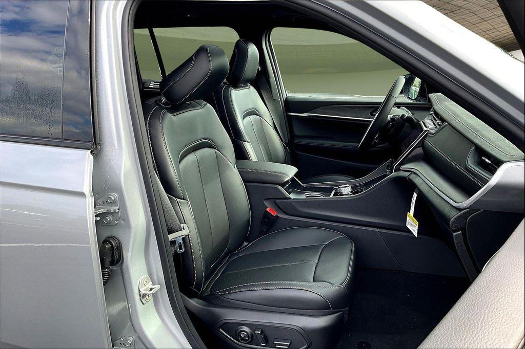 new 2025 Jeep Grand Cherokee car, priced at $48,224