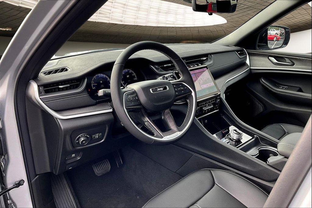 new 2025 Jeep Grand Cherokee car, priced at $48,224