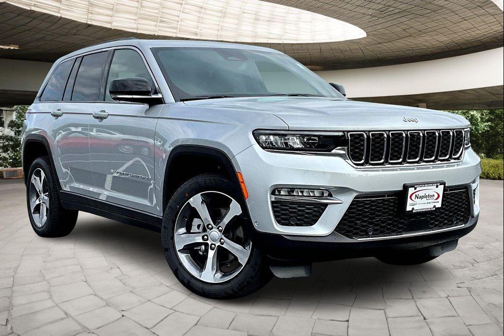 new 2025 Jeep Grand Cherokee car, priced at $48,224