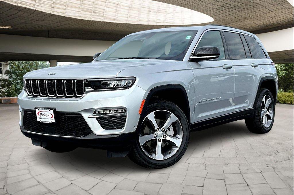 new 2025 Jeep Grand Cherokee car, priced at $48,224