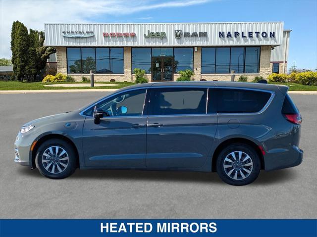 new 2025 Chrysler Pacifica Hybrid car, priced at $45,525