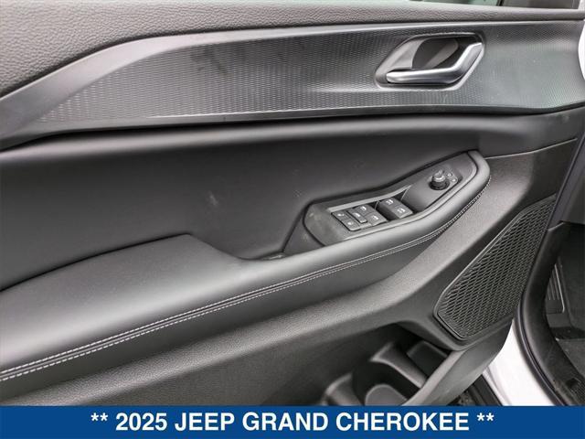 new 2025 Jeep Grand Cherokee car, priced at $38,378