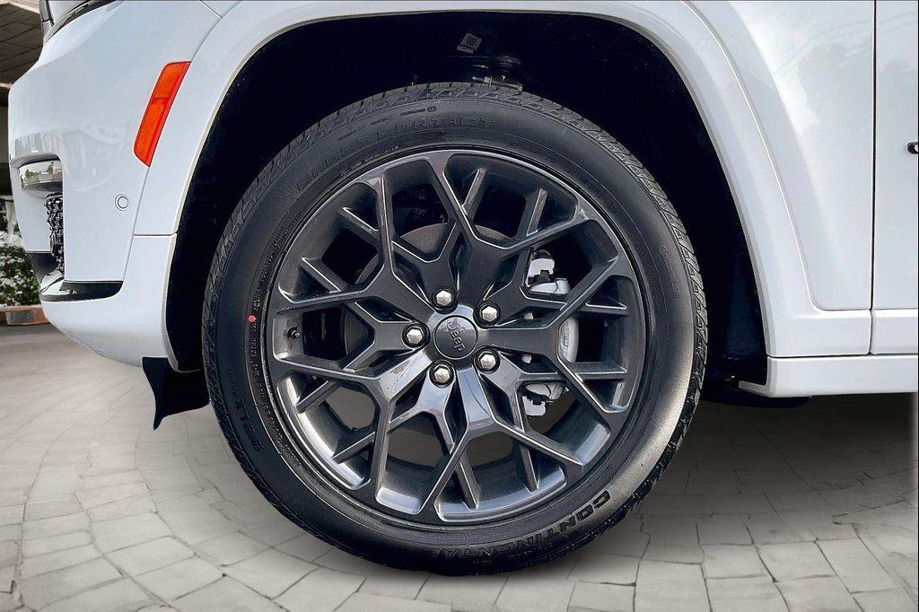 new 2025 Jeep Grand Cherokee L car, priced at $69,330
