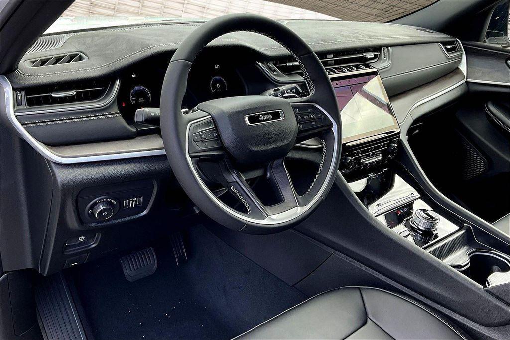 new 2025 Jeep Grand Cherokee car, priced at $50,410