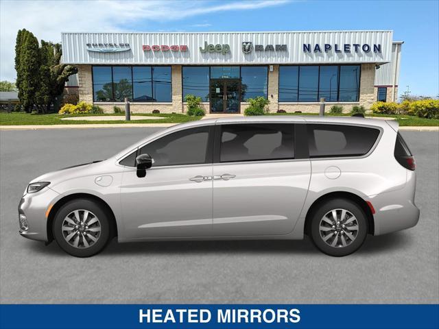 new 2025 Chrysler Pacifica Hybrid car, priced at $45,163