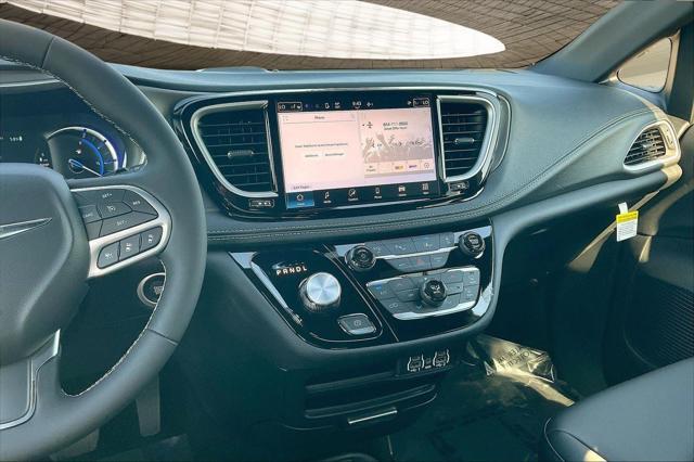 new 2025 Chrysler Pacifica Hybrid car, priced at $48,969