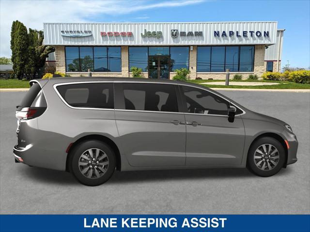 new 2025 Chrysler Pacifica Hybrid car, priced at $45,163