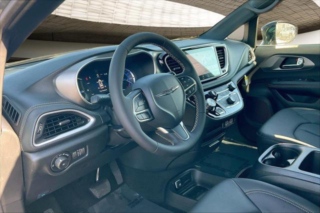 new 2025 Chrysler Pacifica Hybrid car, priced at $48,969