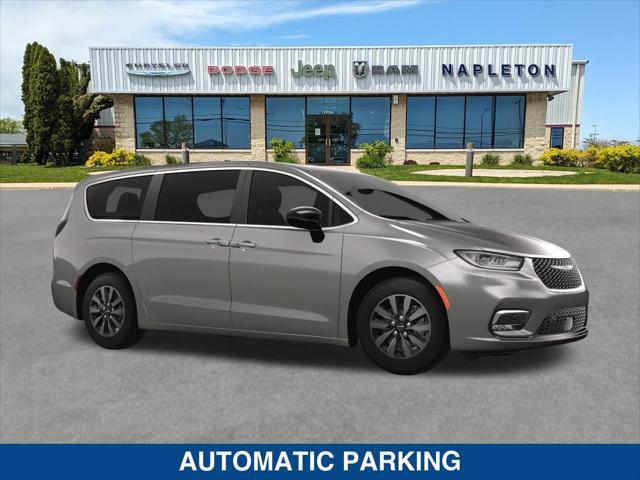 new 2025 Chrysler Pacifica Hybrid car, priced at $45,163