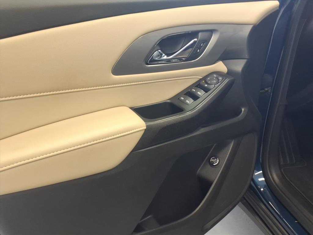 used 2023 Chevrolet Traverse car, priced at $32,299