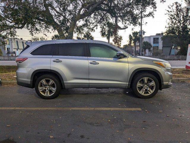 used 2015 Toyota Highlander car, priced at $24,999