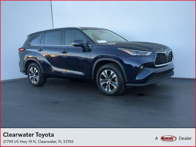 used 2022 Toyota Highlander car, priced at $35,999