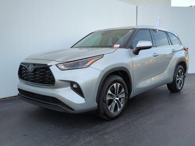 used 2022 Toyota Highlander car, priced at $34,899