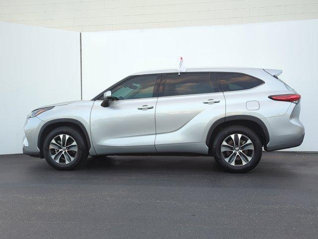 used 2022 Toyota Highlander car, priced at $34,899