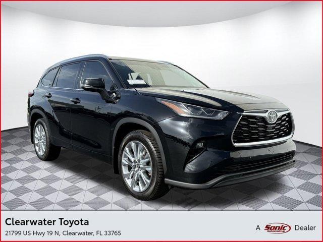 used 2021 Toyota Highlander car, priced at $34,999