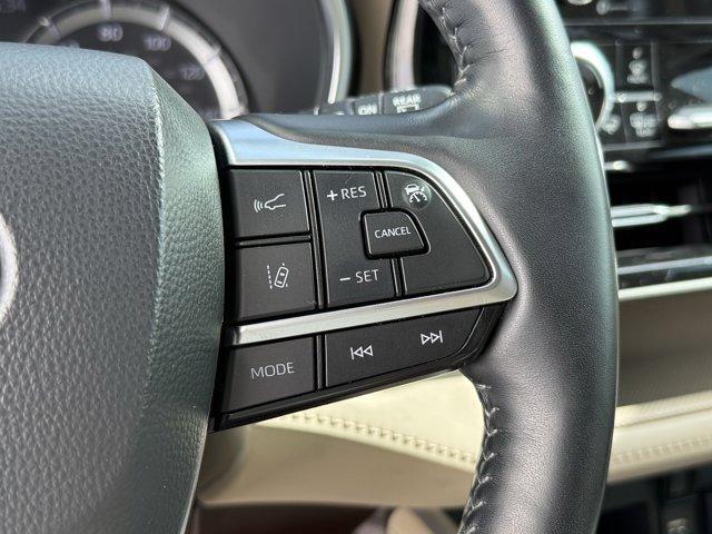 used 2021 Toyota Highlander car, priced at $34,999