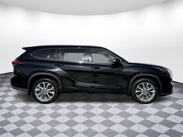 used 2021 Toyota Highlander car, priced at $34,999
