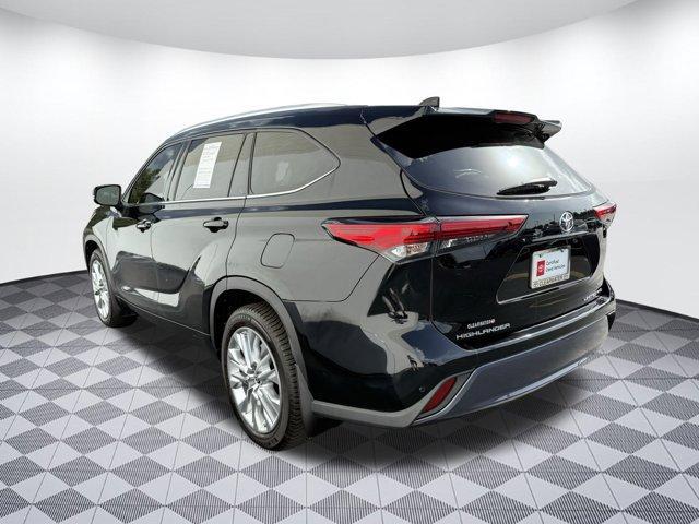 used 2021 Toyota Highlander car, priced at $34,999