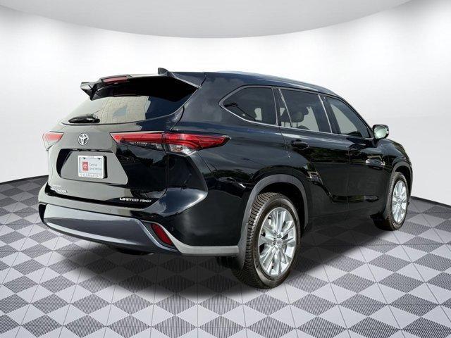 used 2021 Toyota Highlander car, priced at $34,999