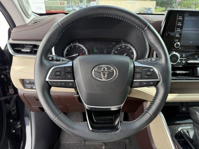 used 2021 Toyota Highlander car, priced at $34,999