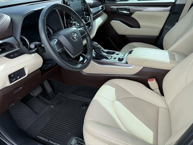 used 2021 Toyota Highlander car, priced at $34,999
