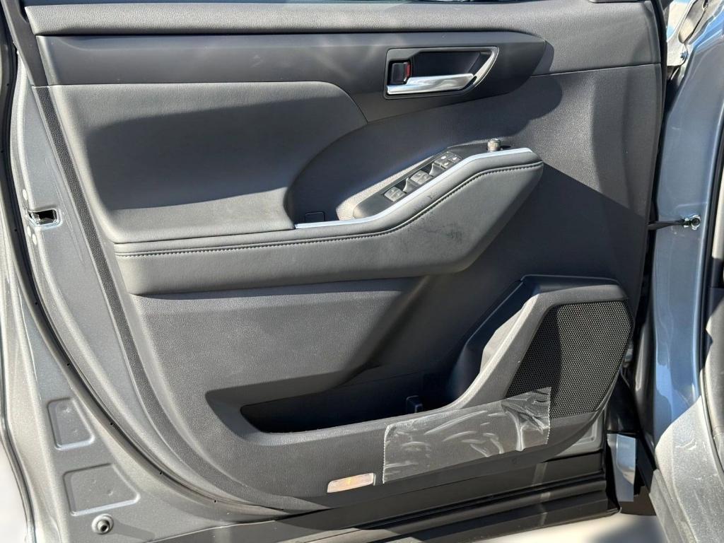 new 2025 Toyota Highlander Hybrid car, priced at $49,822