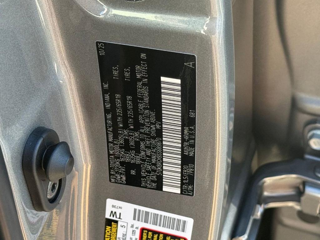 new 2025 Toyota Highlander Hybrid car, priced at $49,822