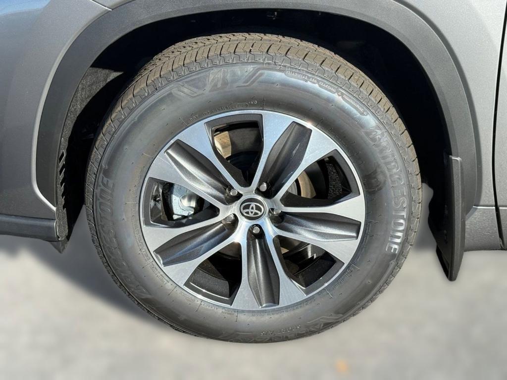 new 2025 Toyota Highlander Hybrid car, priced at $49,822