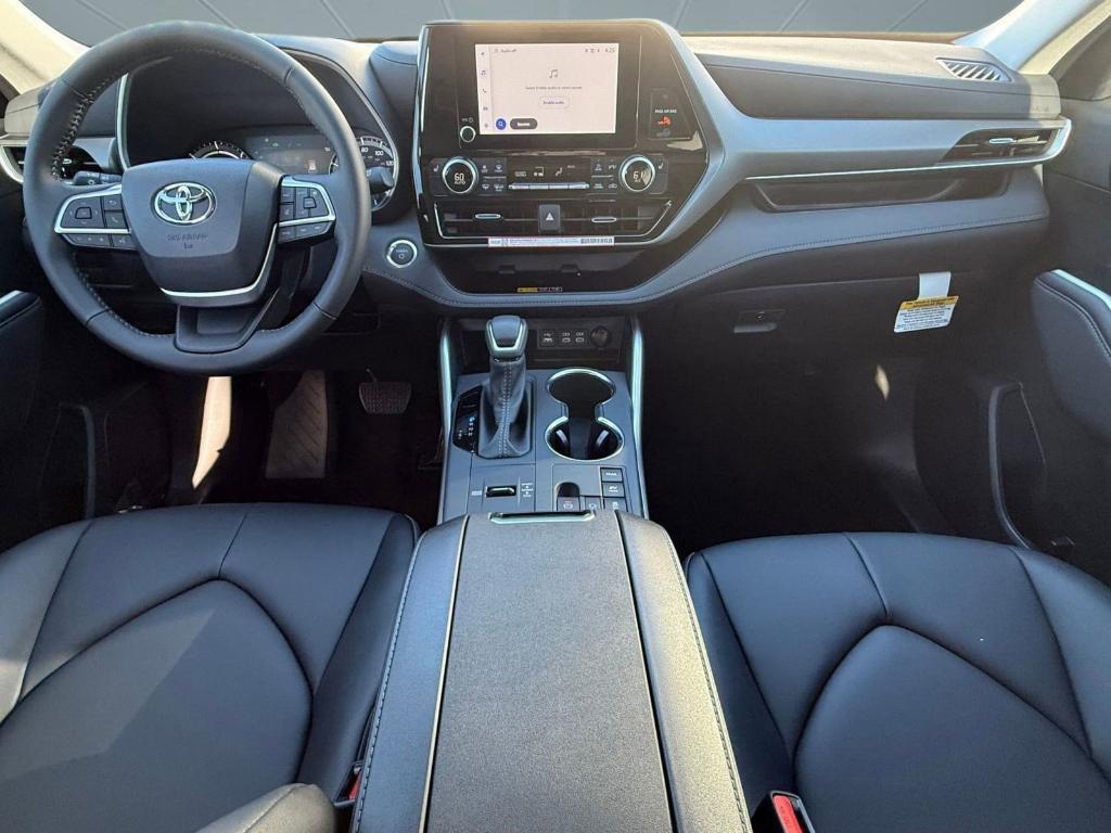 new 2025 Toyota Highlander Hybrid car, priced at $49,822