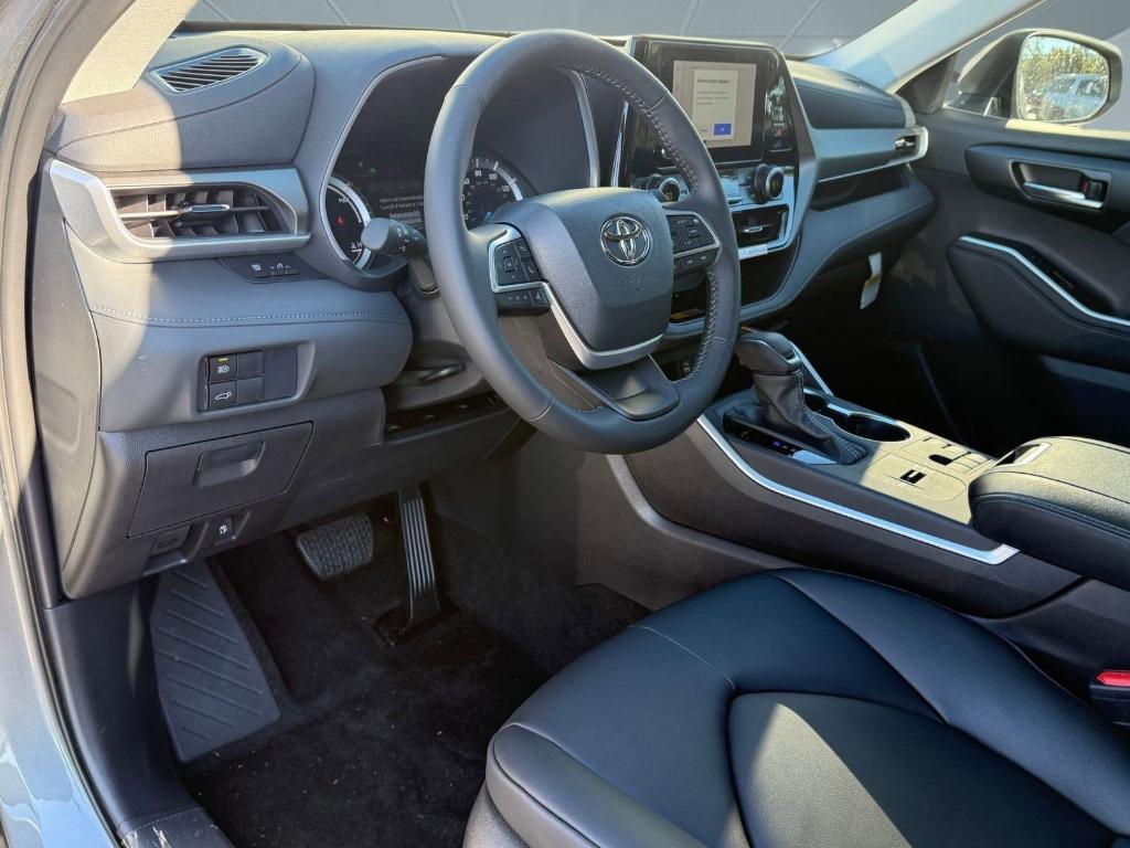 new 2025 Toyota Highlander Hybrid car, priced at $49,822