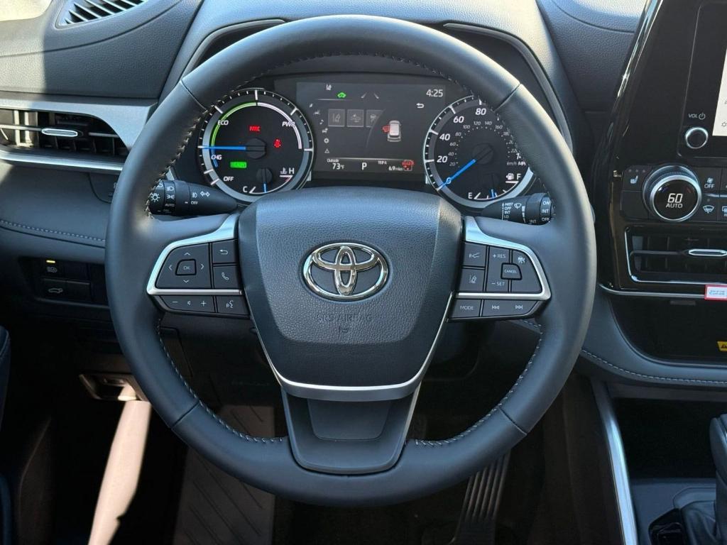 new 2025 Toyota Highlander Hybrid car, priced at $49,822