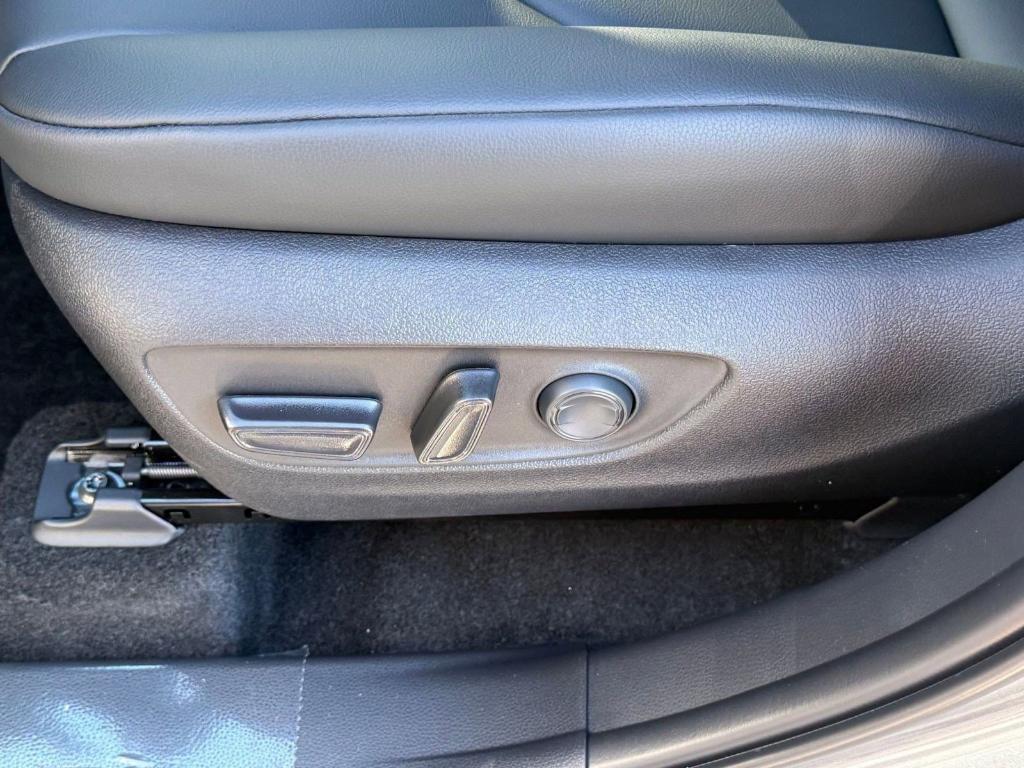 new 2025 Toyota Highlander Hybrid car, priced at $49,822