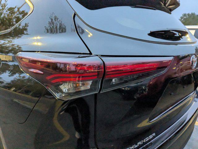 used 2024 Toyota Highlander car, priced at $34,999