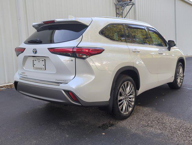 used 2022 Toyota Highlander Hybrid car, priced at $43,999