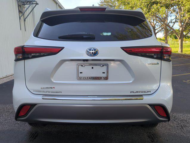 used 2022 Toyota Highlander Hybrid car, priced at $43,999