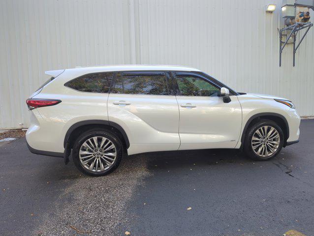 used 2022 Toyota Highlander Hybrid car, priced at $43,999