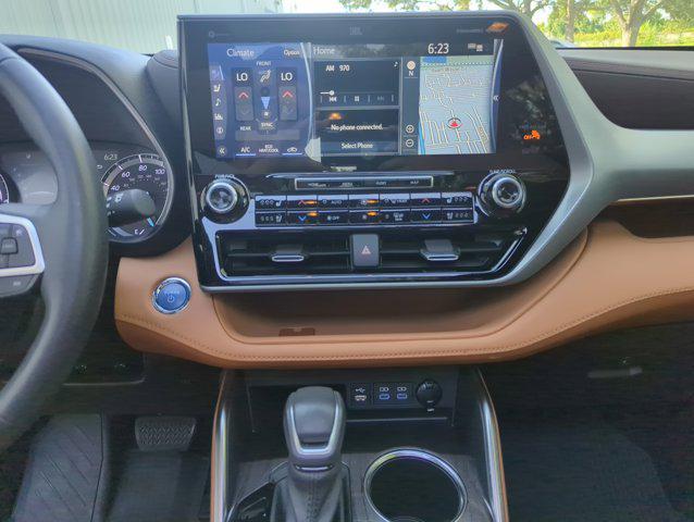 used 2022 Toyota Highlander Hybrid car, priced at $43,999