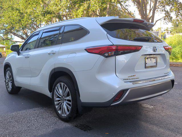 used 2022 Toyota Highlander Hybrid car, priced at $43,999